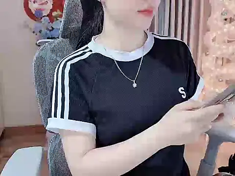 Snapshot of Agnelyn___ chatting on April 29, 11:14 am Agnelyn online show from April 29, 11:14 am
