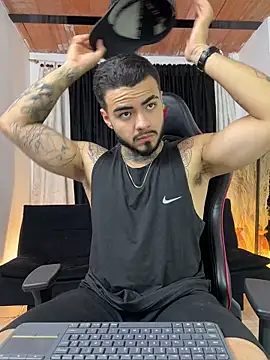 Benjii Carter1 online show from April 12, 2:04 am