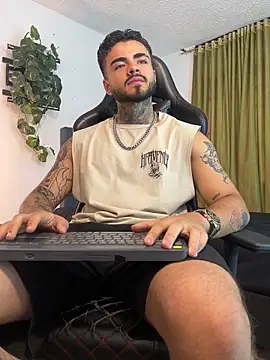 Benjii Carter1 online show from June 14, 9:05 pm