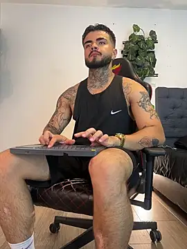 Benjii Carter1 online show from June 3, 3:40 am
