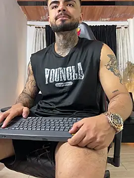 Benjii Carter1 online show from May 2, 2:06 am