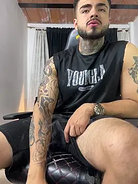 Benjii Carter1 online show from May 9, 2:26 am