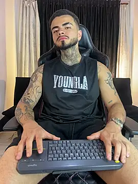 Benjii Carter1 online show from April 6, 2:07 am