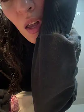 justinahallo online show from May 16, 4:11 am