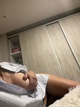 justinahallo online show from April 24, 2:57 am