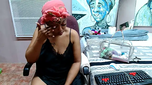 TyraHotxxx online show from April 13, 4:27 am