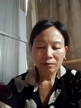 Snapshot of Kiss_love2 chatting on May 30, 2:29 am Kiss love2 online show from May 30, 2:29 am