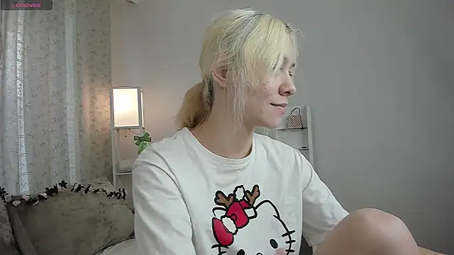 EmilyTrase online show from March 16, 1:24 am