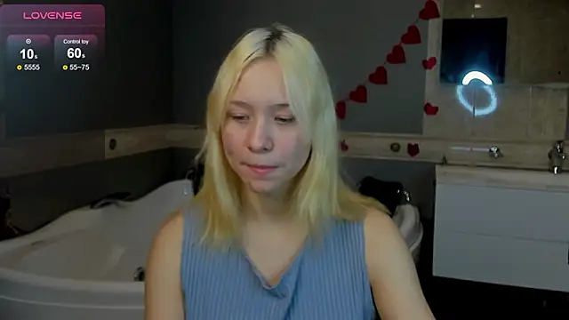 Snapshot of EmilyTrase chatting on February 28, 1:05 am EmilyTrase online show from February 28, 1:05 am