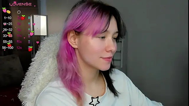 Snapshot of EmilyTrase chatting on July 17, 1:03 am EmilyTrase online show from July 17, 1:03 am