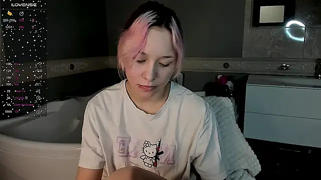 EmilyTrase online show from April 11, 1:24 am