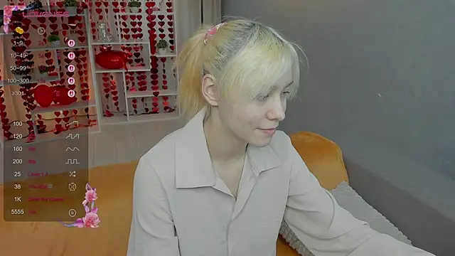 Snapshot of EmilyTrase chatting on February 17, 1:25 am EmilyTrase online show from February 17, 1:25 am