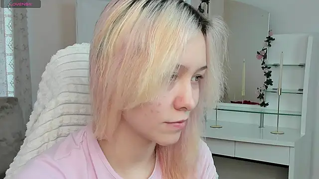 EmilyTrase online show from April 28, 2:27 am