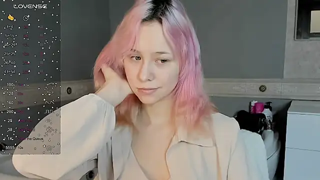 EmilyTrase online show from April 10, 1:12 am