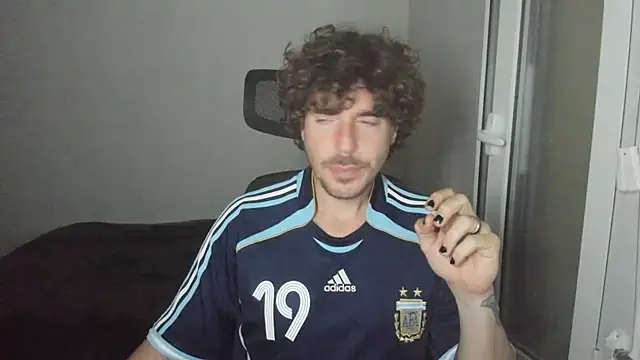 Snapshot of joaquin420_hot chatting on February 15, 10:41 pm joaquin420 hot online show from February 15, 10:41 pm