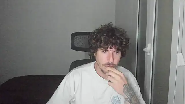 Snapshot of joaquin420_hot chatting on February 16, 10:51 pm joaquin420 hot online show from February 16, 10:51 pm