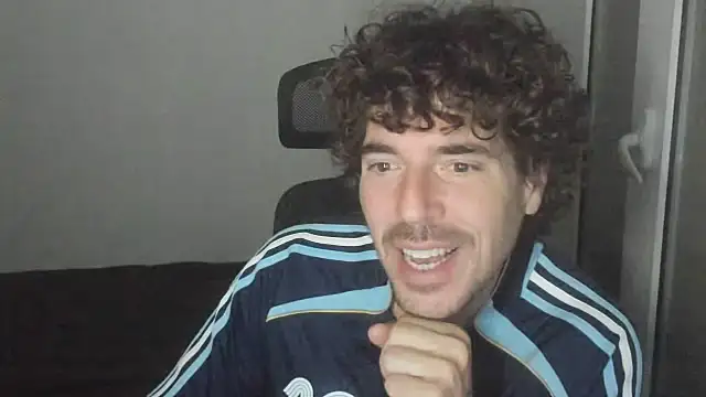 Snapshot of joaquin420_hot chatting on February 12, 4:23 am joaquin420 hot online show from February 12, 4:23 am