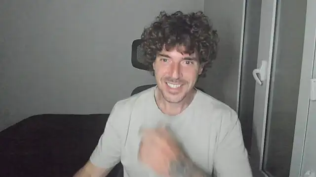 Snapshot of joaquin420_hot chatting on February 27, 11:04 pm joaquin420 hot online show from February 27, 11:04 pm