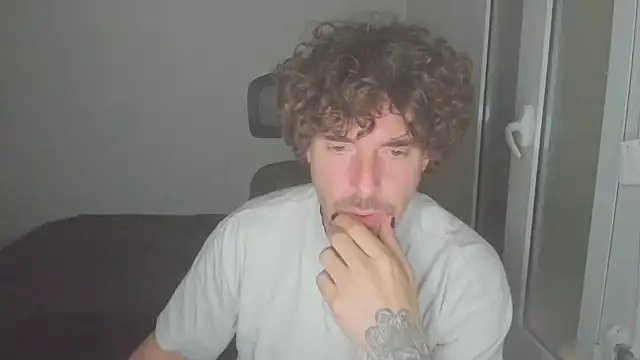 Snapshot of joaquin420_hot chatting on February 14, 11:05 pm joaquin420 hot online show from February 14, 11:05 pm