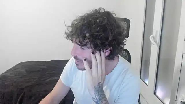 Snapshot of joaquin420_hot chatting on February 24, 5:25 pm joaquin420 hot online show from February 24, 5:25 pm