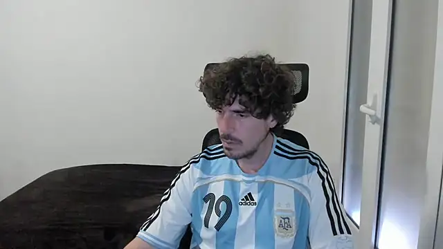 Snapshot of joaquin420_hot chatting on February 23, 8:48 am joaquin420 hot online show from February 23, 8:48 am