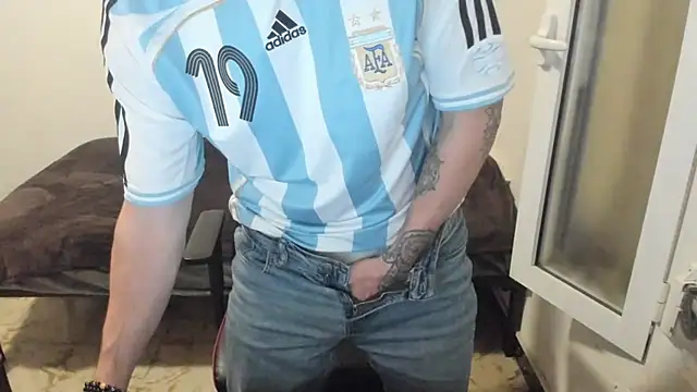 Snapshot of joaquin420_hot chatting on February 21, 10:12 pm joaquin420 hot online show from February 21, 10:12 pm