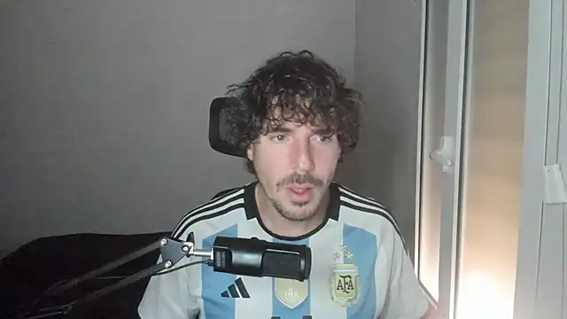 Snapshot of joaquin420_hot chatting on February 19, 10:12 am joaquin420 hot online show from February 19, 10:12 am