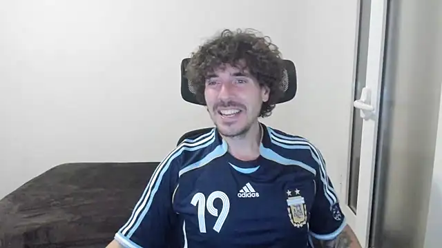 Snapshot of joaquin420_hot chatting on February 20, 10:01 pm joaquin420 hot online show from February 20, 10:01 pm