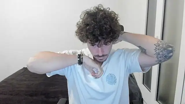 Snapshot of joaquin420_hot chatting on February 24, 5:19 am joaquin420 hot online show from February 24, 5:19 am