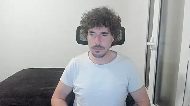 Snapshot of joaquin420_hot chatting on February 25, 6:02 am joaquin420 hot online show from February 25, 6:02 am