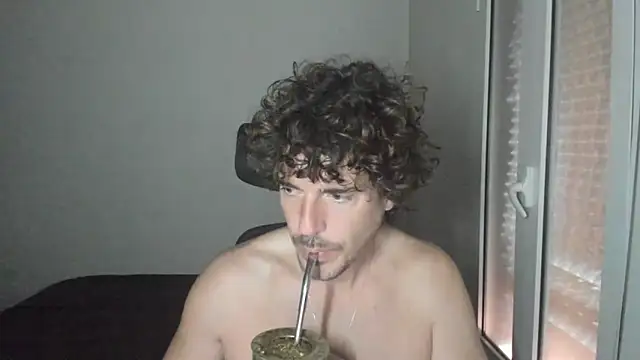 Snapshot of joaquin420_hot chatting on March 1, 7:30 am joaquin420 hot online show from March 1, 7:30 am