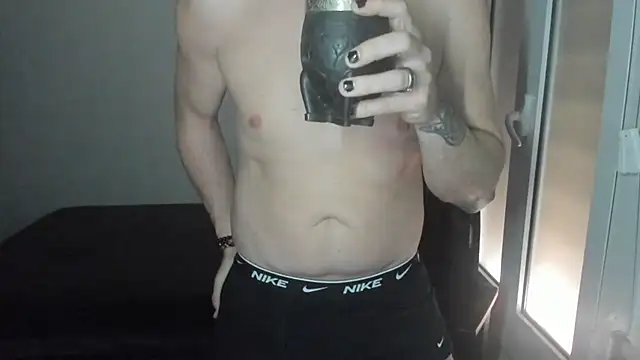 Snapshot of joaquin420_hot chatting on February 16, 10:47 am joaquin420 hot online show from February 16, 10:47 am