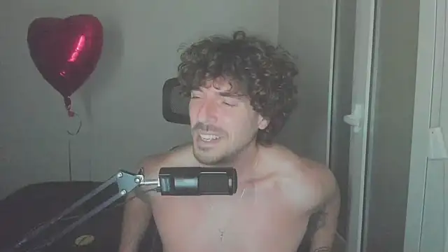 Snapshot of joaquin420_hot chatting on February 13, 10:43 pm joaquin420 hot online show from February 13, 10:43 pm