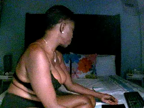 Snapshot of KINKYDOLL4U chatting on February 15, 7:46 pm KINKYDOLL4U online show from February 15, 7:46 pm