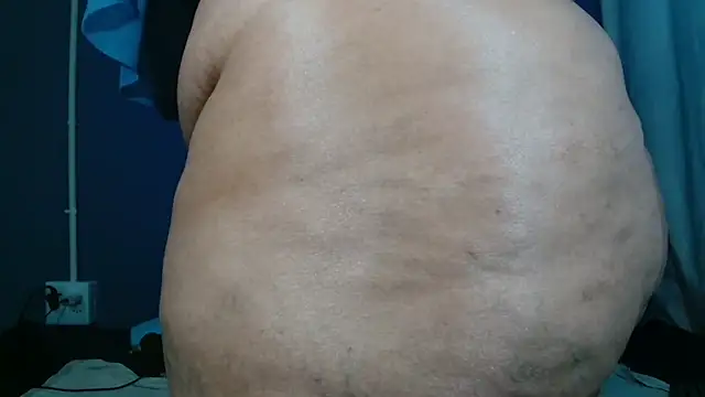 Sweet-Bella17 online show from April 19, 1:28 am
