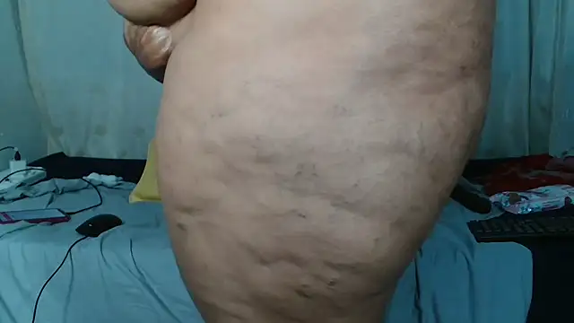 Sweet-Bella17 online show from April 24, 5:26 pm