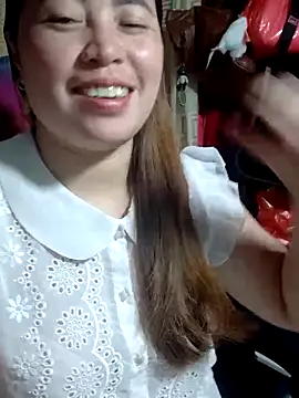 Snapshot of yun_2006 chatting on May 1, 11:48 am yun 2006 online show from May 1, 11:48 am