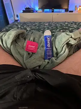 Snapshot of Thomascrtz chatting on February 19, 10:51 pm Thomascrtz online show from February 19, 10:51 pm