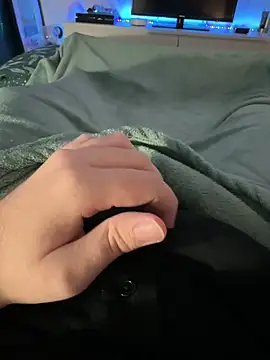 Thomascrtz online show from April 7, 8:21 pm