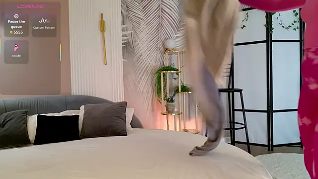Abigail Forland online show from April 24, 5:09 am