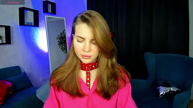 Snapshot of little__isabel chatting on February 19, 1:35 am little isabel online show from February 19, 1:35 am