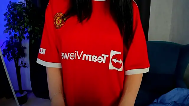 Snapshot of little__isabel chatting on June 29, 8:21 am little isabel online show from June 29, 8:21 am
