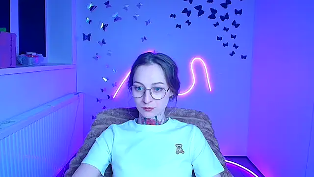 Esmi Winter online show from March 22, 6:42 pm