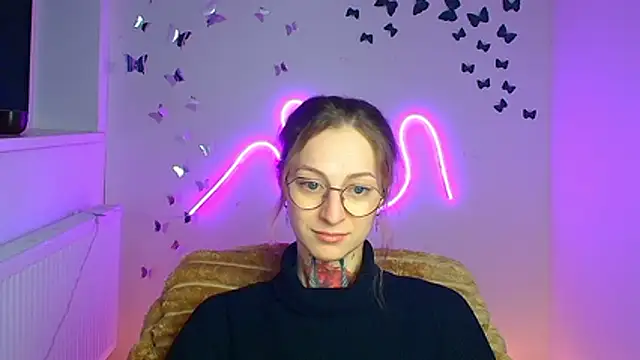 Esmi Winter online show from April 13, 5:39 pm