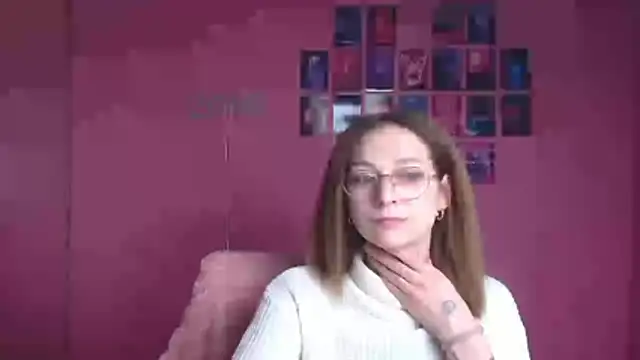 Snapshot of Esmi_Winter chatting on February 13, 7:19 am Esmi Winter online show from February 13, 7:19 am