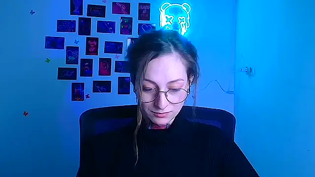 Esmi Winter online show from March 13, 6:18 am