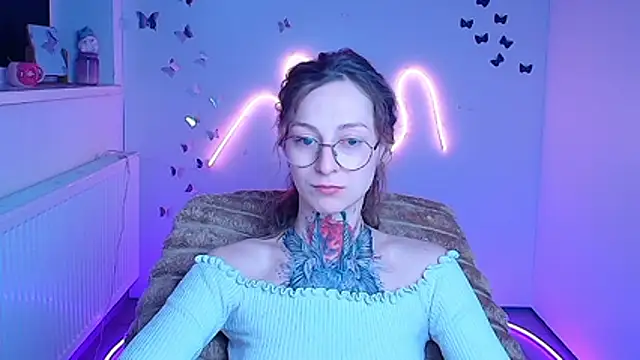 Esmi Winter online show from March 25, 6:29 pm