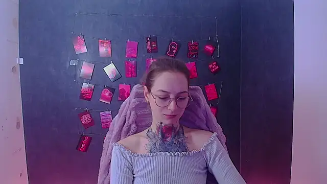 Esmi Winter online show from March 9, 6:28 am