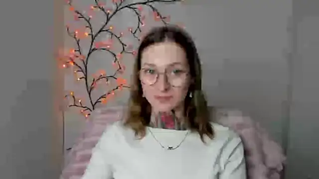 Esmi Winter online show from April 14, 5:29 pm