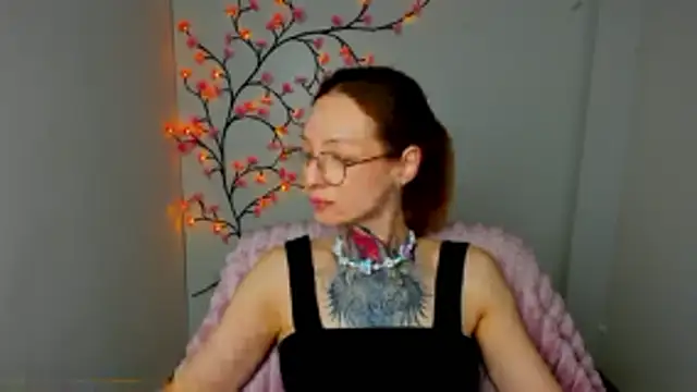 Esmi Winter online show from March 29, 6:20 pm